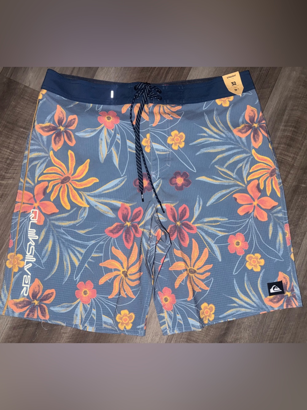 Quiksilver HIGHLINE Black and Blue Floral Boardshorts size 32x19